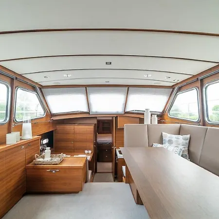 Botel Kiera-Noblesse Cruiser